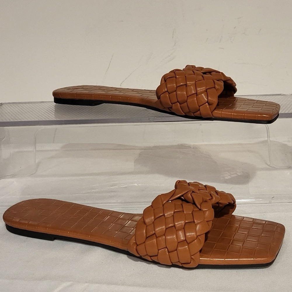 🎇Price Drop..Laicigo Brown Square Braided Slip-On Slides